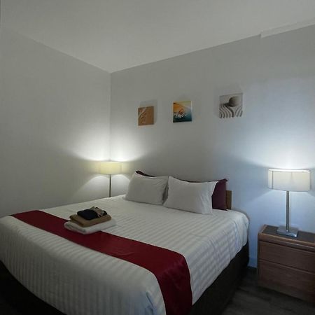 Sand Pebbles Inn Кваликум-Бич Экстерьер фото