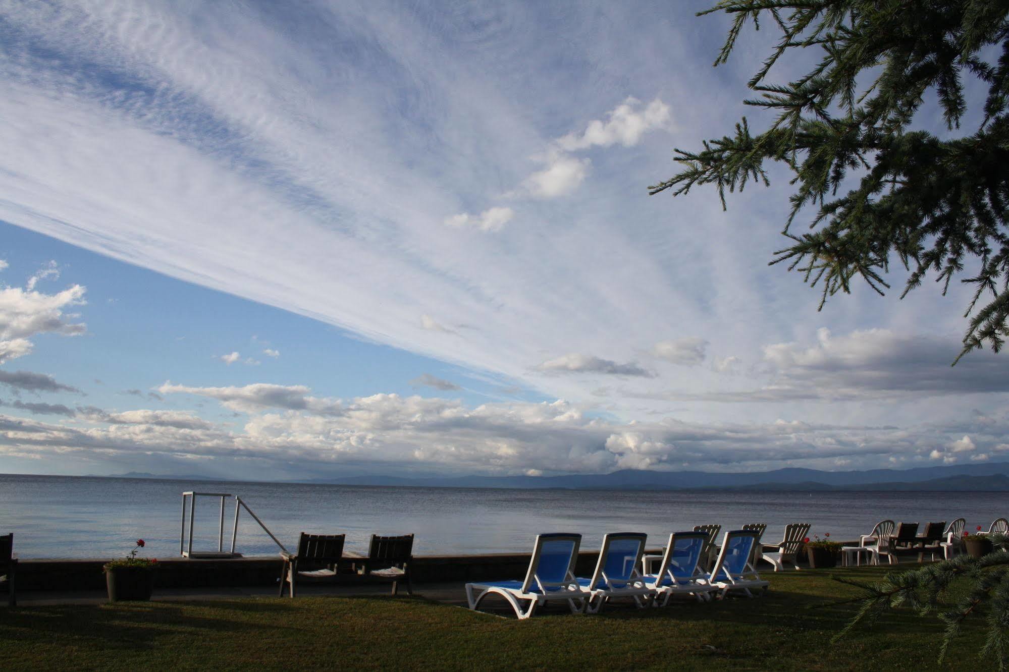 Sand Pebbles Inn Кваликум-Бич Экстерьер фото